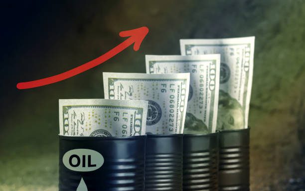 Oil Rises on Saudi Supply Signals, But Demand Fears Cap Gains Oil Rises