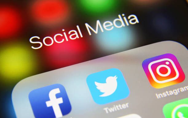 France’s Macron Discussed Twitter Content Rules in Meeting With Musk Twitter content