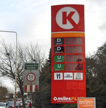 Oil Extends Rally as U.S. Supplies Tighten Ahead of Demand-Heavy Holidays Oil Extends Rally