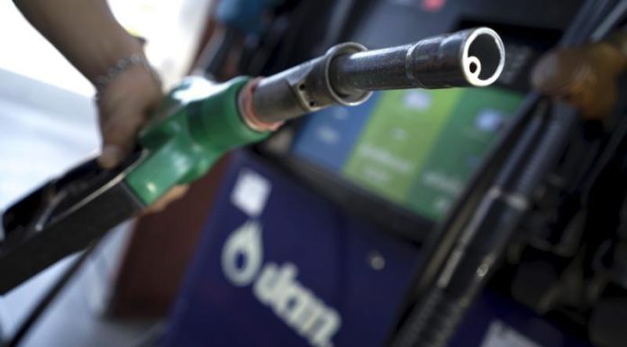 Oil Prices Dip as industry Data Shows Massive Build in U.S. Inventories Oil Prices Dip