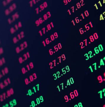 Dow Futures Trade Lower As Tech Earnings Disappoint, Apple Sheds 2.8% Dow Futures