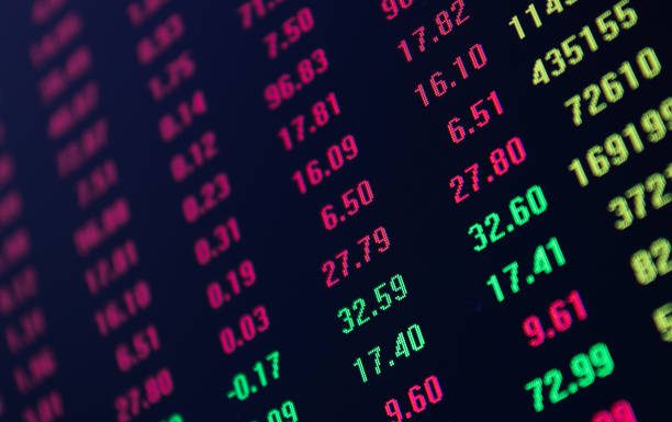 Dow Futures Trade Lower As Tech Earnings Disappoint, Apple Sheds 2.8% Dow Futures