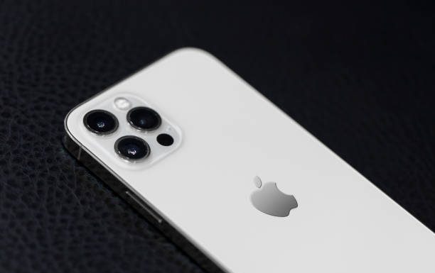 Apple CEO Praises China’s innovation, Long History of Cooperation on Beijing Visit