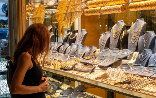 Gold Prices Dip From $2,000, Banking Crisis in Focus