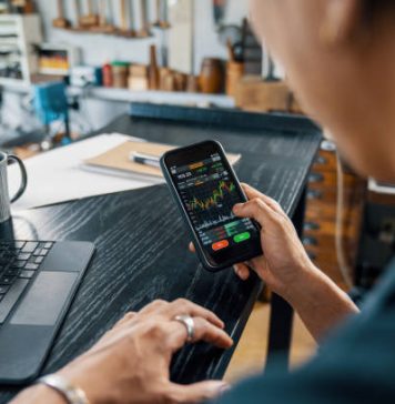 Asian Stocks Edge Up As Markets Digest Oil Rally, China Tech Surges