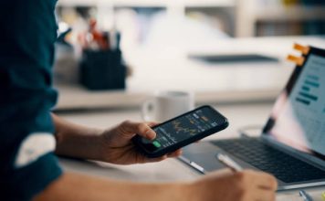 Asian Stocks Edge Past Weak Economic Signals, Chinese Shares Lag