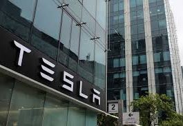 Tesla’s Q2 Earnings Slide While Musk Talks AI, Not Cars