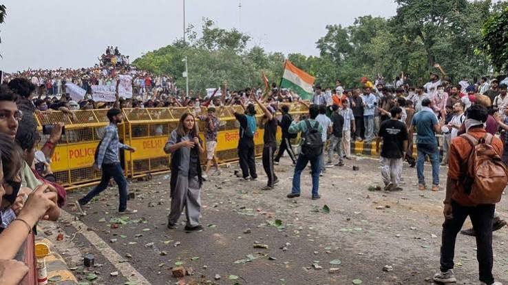 Anti-Paper Leak Reform and Central Protests Escalate in New Delhi